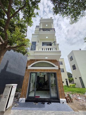 nhà 3 tấm full nội thất gần vincom 550