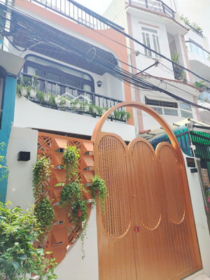 cần bán nhà mới xinh hẻm xe hơi hoàng hoa thám. dt: 4x15m. vuông vức. bán gấp 7 tỷ 300 triệu