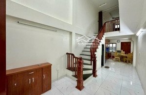 cho thuê nhà riêng ngọc thụy, long biên, 4pn ô tô đỗ cửa, gần chợ. giá 12tr/th