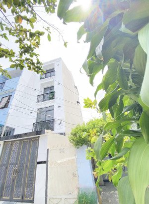 bán căn hộ dịch vụ bình thạnh, dòng tiền 60tr, căn góc 5 tầng, hẻm 10m, gần hutech, chợ bà chiểu