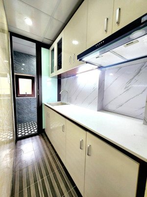 bán nhà phố trần duy hưng, 8 tầng thang máy , vừa ở vừa cho thuê, gần phố . 115m2 - 31.5 tỉ