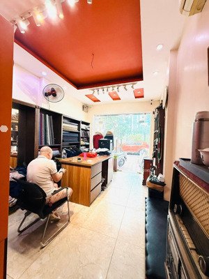 bán nhà mặt phố trần đại nghĩa,40m 5 tầng giá 17,9 tỷ,vỉa hè hai bên,kinh doanh mọi loại hình