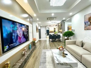 cần bán căn hộ 3 phòng ngủ tại goldmark giá nhỉnh 7 tỷ bao toàn bộ thuế phí. lh 