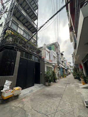 tòa nhà hxh 6m trần phú, p. 4, q. 5. dt 8x18, nh 8,9m. 6 tầng có thang máy. giá tốt 32 tỷ