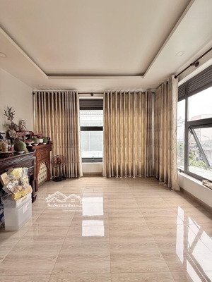 biệt thự siêu vip, ngang 10m, 4pn, ngay võ văn kiệt, đường 20m, đỗ được 3 oto
