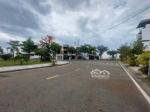 bán lô 150 m2 đối diện công viên , ngay trục bệnh viện yersin , giá chỉ 55tr/m2 bao ép cọc