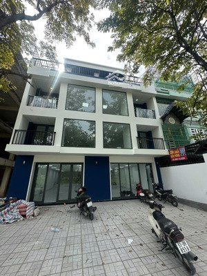 cho thuê văn phòng hiện đại, dt: 150-200m2/sàn, đường 20m, trung tâm đức hòa