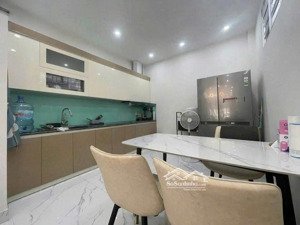 nhà ngõ to, ô tô 7 chỗ đỗ cửa, tiện kinh doanh