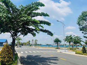 tôi chính chủ cần bán lô 95m2 giá 2tỷ1 gần công viên thuộc stc long thành, còn thương lượng