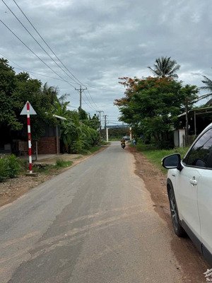 bán đất mặt tiền ngay sát khu công nghiệp chà là- đường nhựa qh 32m giá 1.250 tỷ lh:0982238238