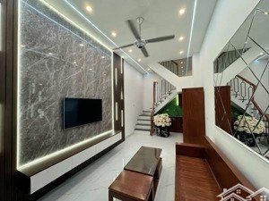 bán nhà 5 tầng, 35 m, nhỉnh 5 tỷ, kđt xa la, hà đông, siêu kinh doanh.