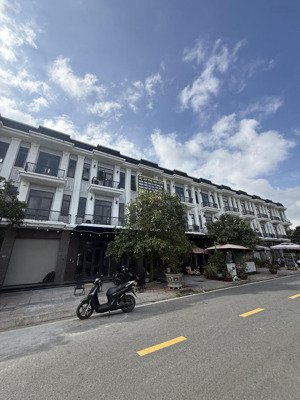 cho thuê shophouse 100m2 giá cực chất tại xã long thượng, cần giuộc, long an