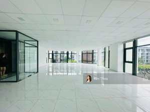 tầng 3 (160m2) căn góc 2 mặt tiền trục chính vạn phúc, đường 35m, sàn trống có thang máy. giá 30 tr