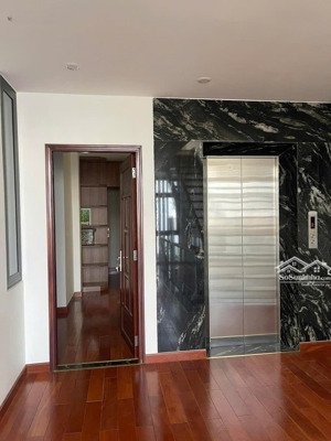 bán nhà hẻm đẹp hoàng văn thụ, phú nhuận 7.55x13.5m 5 tầng có thang máy giá chỉ 18 tỷ