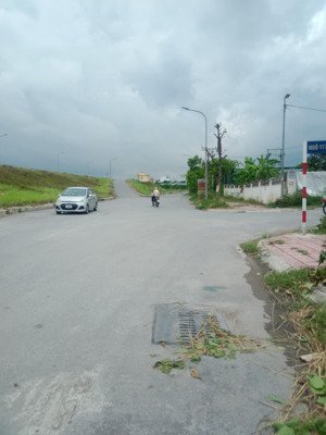 bán nhà lô góc 42m2, mt 4,6m yên viên, gia lâm 5.9 tỷ thương lượng