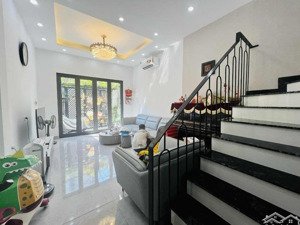 vị trí đẹp đỉnh - ôtô đỗ cửa vào nhà - nhà mới ở ngay - hàng xóm thân thiện - nhà ở rất lộc