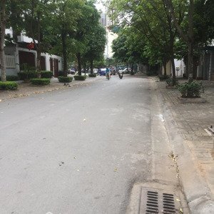 chính chủ bán nhà mặt phố lê thị hoa, thủ đức dt 200m2 giá 10,8 tỷ kinh doanh sầm uất