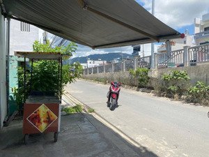 bán nhanh nhà mặt tiền phong châu gần sungroup dưới cầu