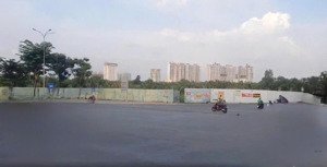 cho thuê 20 hecta đất mt nguyễn lương bằng, q7. có thể cắt được 5 hecta, giá 30ng/m2