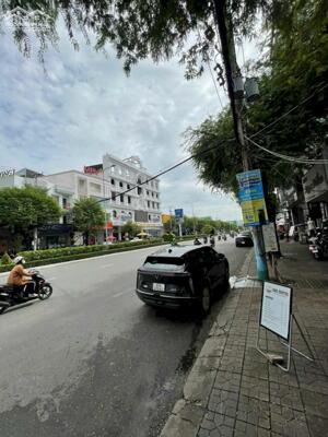 Cho thuê nhà mặt tiền đường 30/4, gần siêu thị hải sản 9999