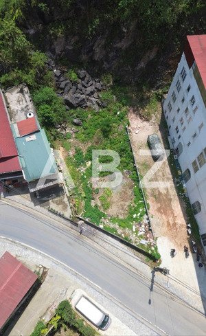 chỉ 1 lô duy nhất mặt phố mường hoa đối diện khách sạn charm. bao giá. lh 