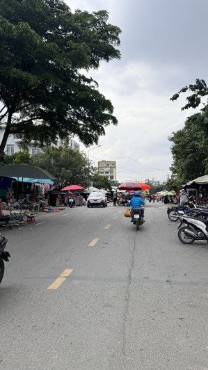 mặt đường 24m gần chợ tiện vừa ở vừa kinh doanh xây 4 tầng cách pmh chỉ 500m