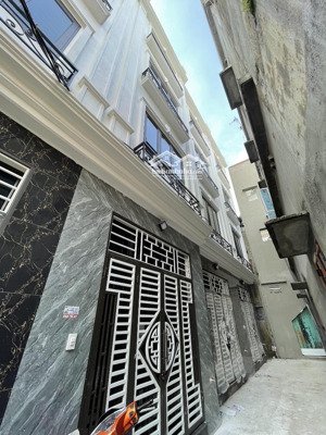 bán nhà 31m2 giá 2tỷ480tr không quy hoạch không lỗi phong thủy thiết kế hiện đại đẹp đủ công năng