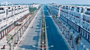 Bán gấp nhà MT đg nhựa 3/2 trước cổng vinhomes Hậu Nghĩa dt 5x22 trệt 3 lầu 6ty5