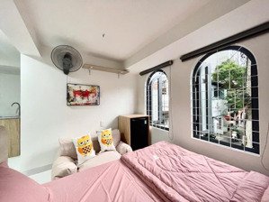 phòng cho thuê gần trường đại học hoa sen - ueh cửa sổ lớn gần toà nhà viettel full nội thất