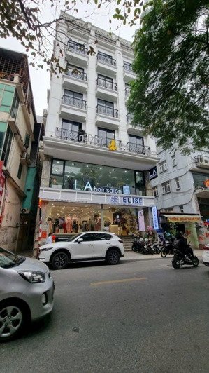 cho thuê tầng lửng toà nhà văn phòng mặt phố nguỵ như kon tum,diện tích:80m2,mặt tiền:7m, lung linh