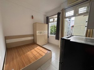 cho thuê căn hộ ban công - full nội thất - free xe - chính chủ - điện nước giá rẻ - trung tâm