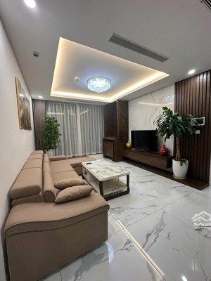 bán nhanh căn 3 ngủ đẹp/104m2, tầng đẹp, hướng mát view sông hồng nhỉnh 9tỷ, có sổ. 