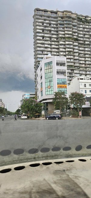 hàng hiếm căn gốc trương văn bang - tạ hiện - 180m2 - 32tr/tháng