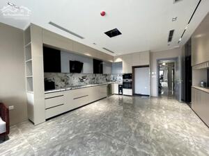 Cho thuê nhà nguyên căn mới kinh kong gần Trần Quý Cáp, 90m2x8 tầng.có thang máy