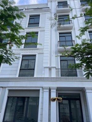 bán nhà phố giá rẻ nhất chỉ 14 tỷ 5 tại vinhomes grand park quận 9