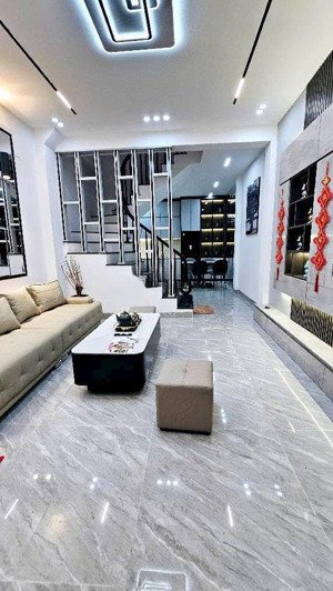 chính chủ cần bán nhà xuân thủy, 10,6 tỷ, 42m2, 4 tầng, mặt tiền 4m