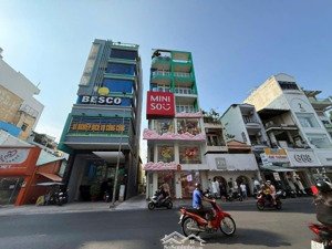 chính chủ cần cho thuê tòa nhà 7tang tổng dt sàn gần 900m2 giá chỉ 380tr/th .mt nguyễn trãi quận 5