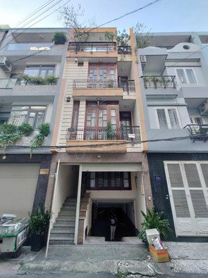 bán gấp nhà đẹp khu đường hoa phan xích long quận phú nhuận 4,5x13m 5 tầng giá chỉ 18 tỷ