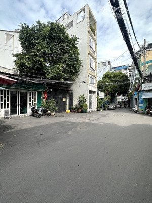 siêu phẩm lô góc nguyễn văn trỗi - ngang 4.5m - hẻm 8m - 4 tầng - không lỗi phong thuỷ - 8.x tỷ