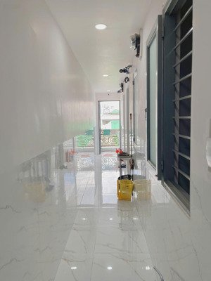 chính chủ cho thuê phòng mới keng nội thất cơ bản gần thích quảng đức phú nhuận