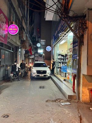 hiếm! giáp nhất 198m2 x 9 tầng thang máy, mt 8.3m, lô góc, ô tô, dòng tiền khủng