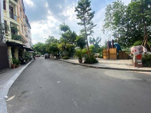 bán toà nhà 7 tầng view trực diện mặt hồ tây. ở và cho thuê dòng tiền tốt. mặt tiền 6.5m, nở hậu