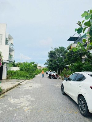 khổ đất biệt thự 150m2 mặt tiền 7,5m cách đường trang quan chưa đến 100m. lh 
