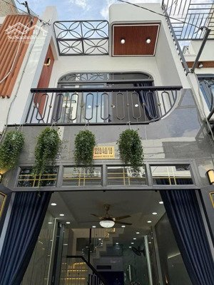 nhà đẹp - đầy đủ nội thất - hẻm ô tô sạch sẽ - đg nguyễn văn khối - gần công viên làng hoa