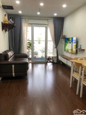 chính chủ bán căn 2 ngủ 2 vệ sinh. diện tích: 72m2. giá: 6 tỷ. đc: 90 nguyễn tuân. nội thất đầy đủ