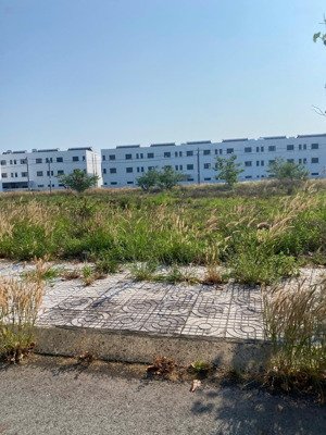 cần tiền. bán gấp nền đất 75m2 giá 630 triệu
