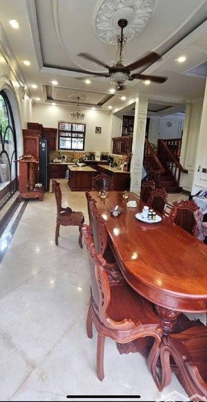 biệt thự phú mỹ hưng q7- 270m2 -ngang 15m - 4 lầu - giá 120 tỷ