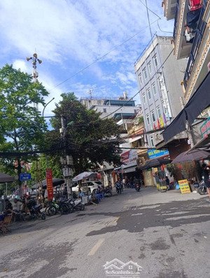 chủ cần tiền gấp giảm chào 700 triệu
đất phân lô - vị trí vàng - ngõ ô tô tránh - 2 thoáng trước s