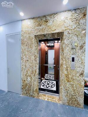 Bán toà CHDV Giải Phóng 47m2 oto đỗ cửa ngõ thông thang máy 12.9 tỷ