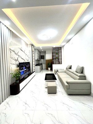 bán gấp nhà phố hoàng quốc vượng-quận cầu giấy-tặng nội thất -sổ đỏ vuông đét -30 m2-5 tầng-mt -3m6